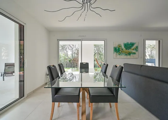 T3 Neuf – C13 - Jardin-Terrasse Et Piscine – Accès Direct Plages Et Centre Village
