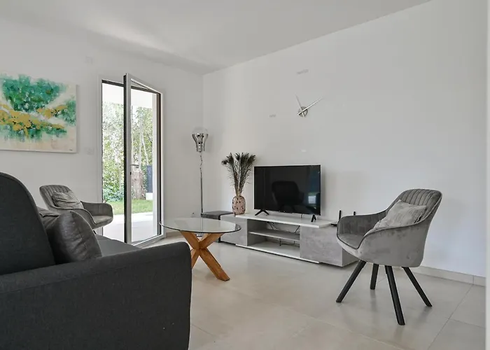 T3 Neuf – C13 - Jardin-Terrasse Et Piscine – Accès Direct Plages Et Centre Village