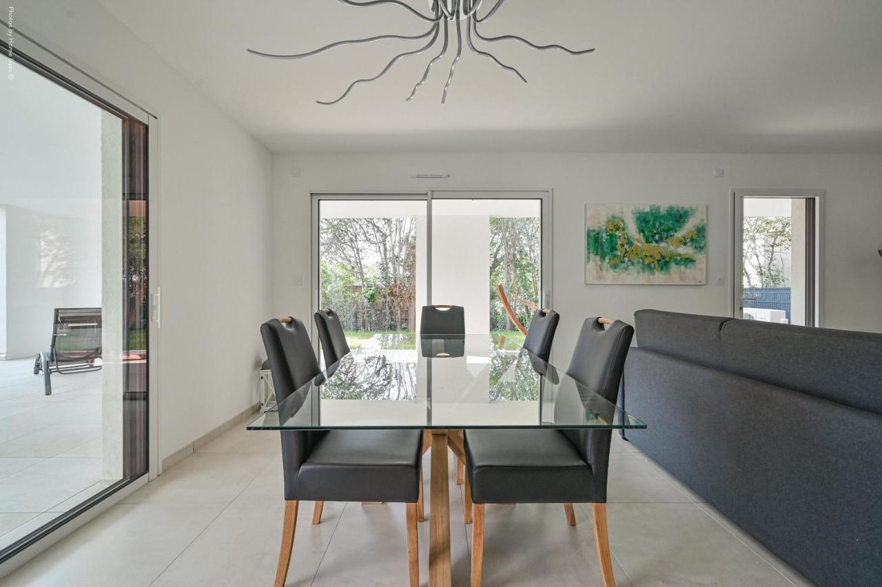T3 Neuf - C13 - Jardin-terrasse Et Piscine - Acces Direct Plages Et Centre Village